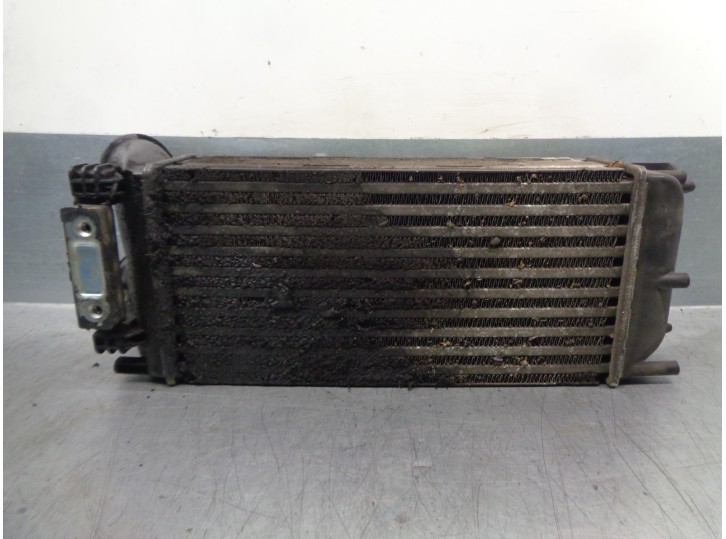 Recambio de intercooler para peugeot 5008 1.6 hdi fap cat (9hz / dv6ted4) referencia OEM IAM 9656503980 992507M VALEO