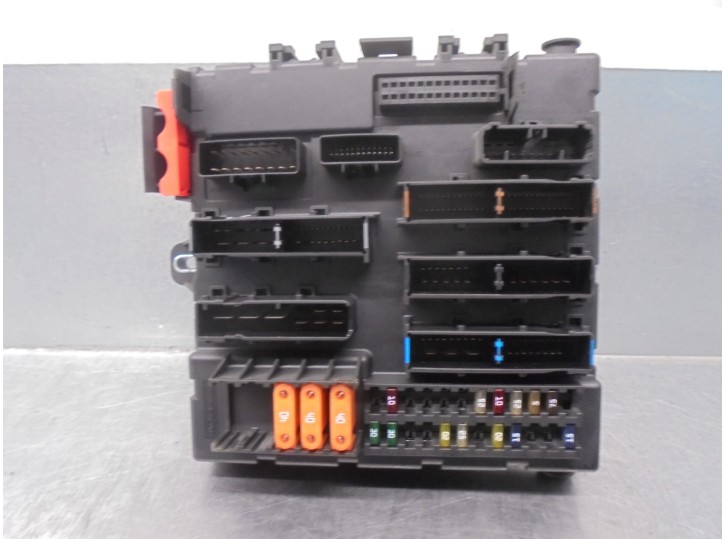 Recambio de caja reles / fusibles para opel vectra c berlina 1.9 16v cdti cat (z 19 dth / lrd) referencia OEM IAM 13189923 51904