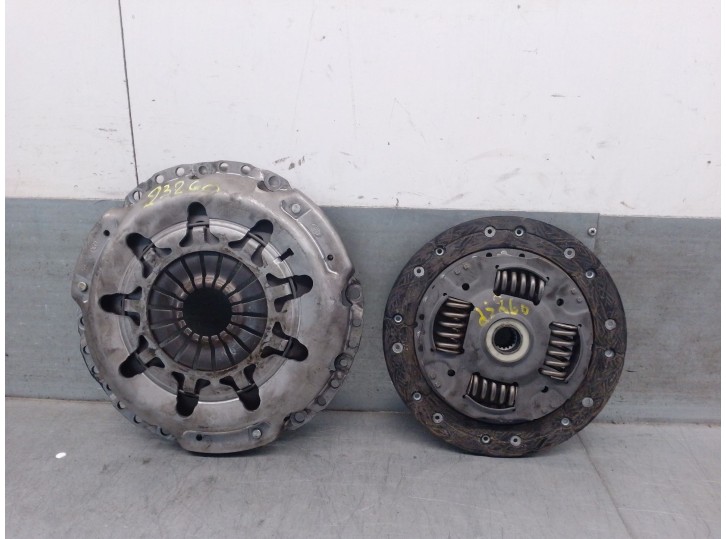 Recambio de kit embrague para mazda 2 (de_, dh_) 1.4 mzr-cd referencia OEM IAM Y40416490 Y40416490 