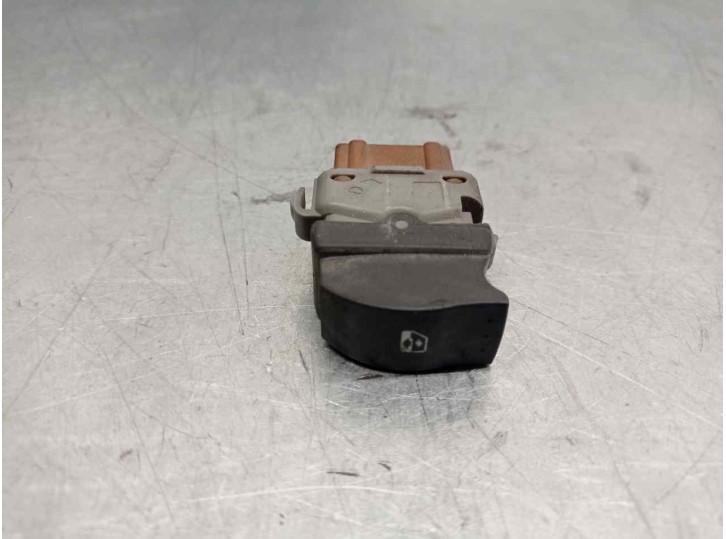 Recambio de mando elevalunas delantero izquierdo para renault mascott 3.0 diesel referencia OEM IAM 
