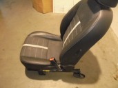 Recambio de asiento delantero derecho para ford kuga (cbv) 2.0 tdci cat referencia OEM IAM 1737284 CUERO NEGRO Y TELA GRIS 5 PUE