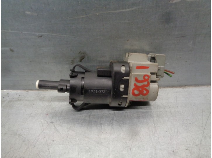 Recambio de interruptor para land rover evoque 2.2 td4 cat referencia OEM IAM BJ3213480AA  