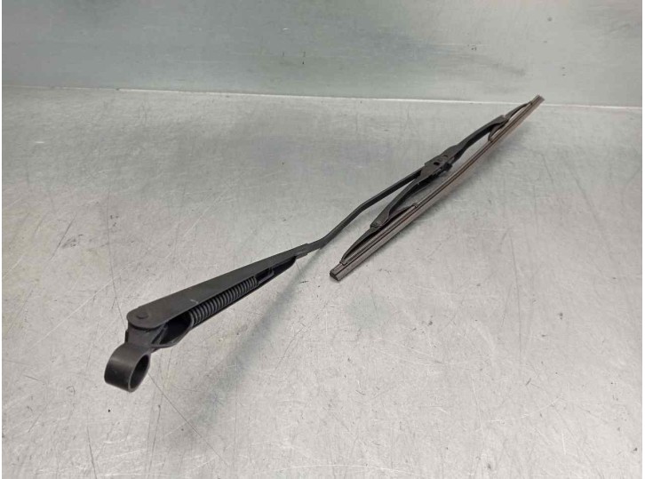 Recambio de brazo limpia trasero para mitsubishi space wagon (n80/n90) glx 4wd referencia OEM IAM   