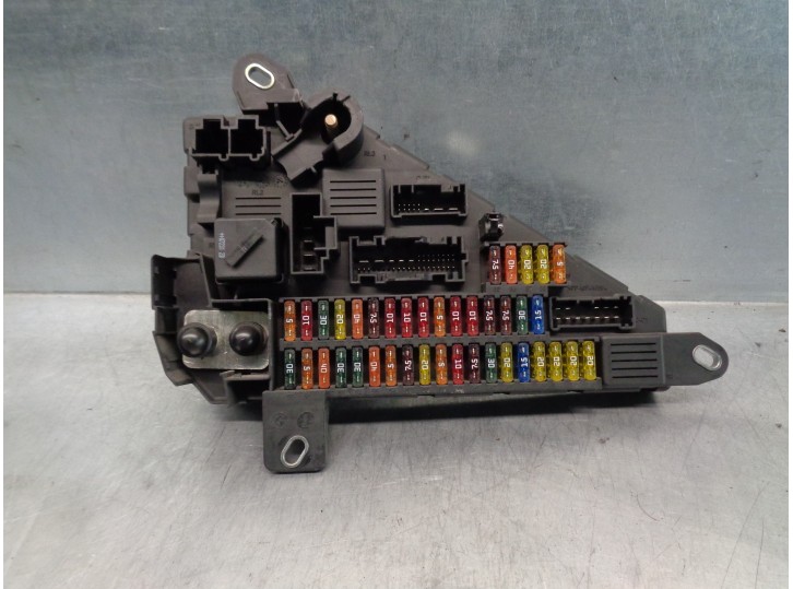 Recambio de caja reles / fusibles para bmw serie 5 berlina (e60) 2.0 16v diesel referencia OEM IAM 6906619 