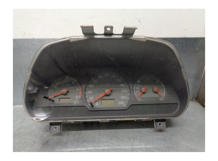 Recambio de cuadro instrumentos para volvo v40 familiar td referencia OEM IAM 8251202 