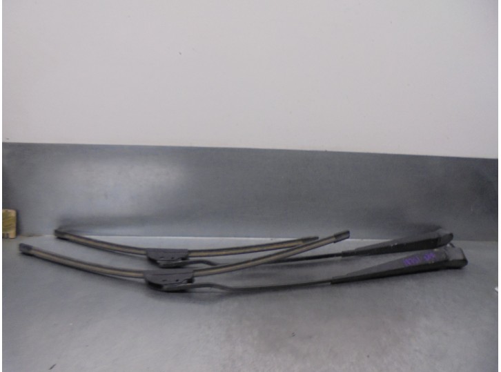 Recambio de brazo limpia delantero derecho para ford transit caja cerrada ´06 2.2 tdci cat referencia OEM IAM 1780737 1780739 