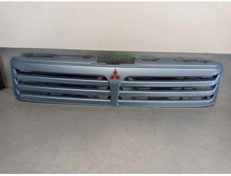 Recambio de rejilla delantera para mitsubishi space wagon (n80/n90) glx 4wd referencia OEM IAM MR275627 