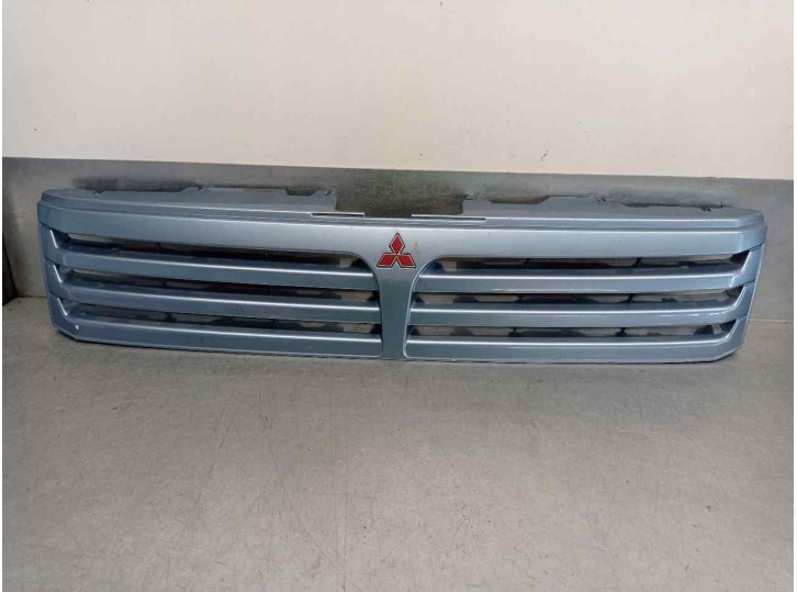 Recambio de rejilla delantera para mitsubishi space wagon (n80/n90) glx 4wd referencia OEM IAM MR275627  