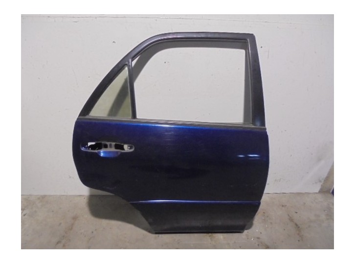 Recambio de puerta trasera derecha para lexus rx300 (mcu15) luxury referencia OEM IAM 6700348022 AZUL 5 PUERTAS