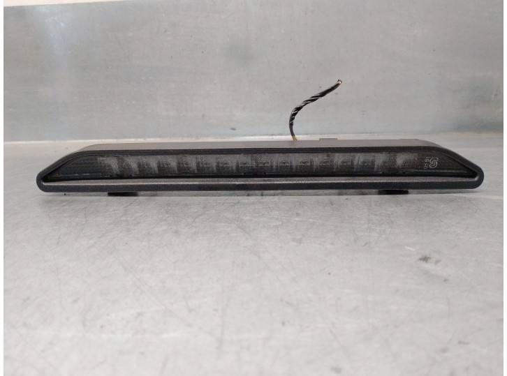 Recambio de luz central de freno para opel zafira a 2.0 dti referencia OEM IAM 90582025  