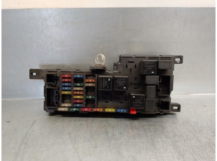 Recambio de caja reles / fusibles para volvo s80 berlina 2.4 cat referencia OEM IAM 9452993 518322110 