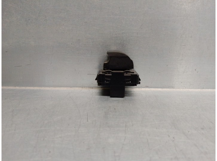 Recambio de mando elevalunas delantero derecho para renault megane iii coupe 1.2 tce referencia OEM IAM 809600004R  