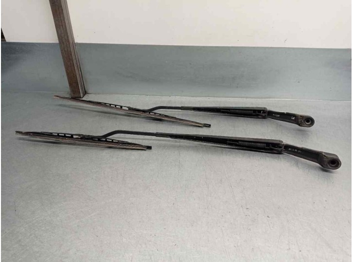 Recambio de brazo limpia delantero derecho para hyundai matrix (fc) 1.6 gls referencia OEM IAM   