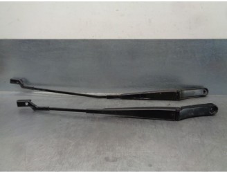 Recambio de brazo limpia delantero derecho para seat mii (kf1) by cosmopolitan referencia OEM IAM 1S1955409B 1S1955410B 