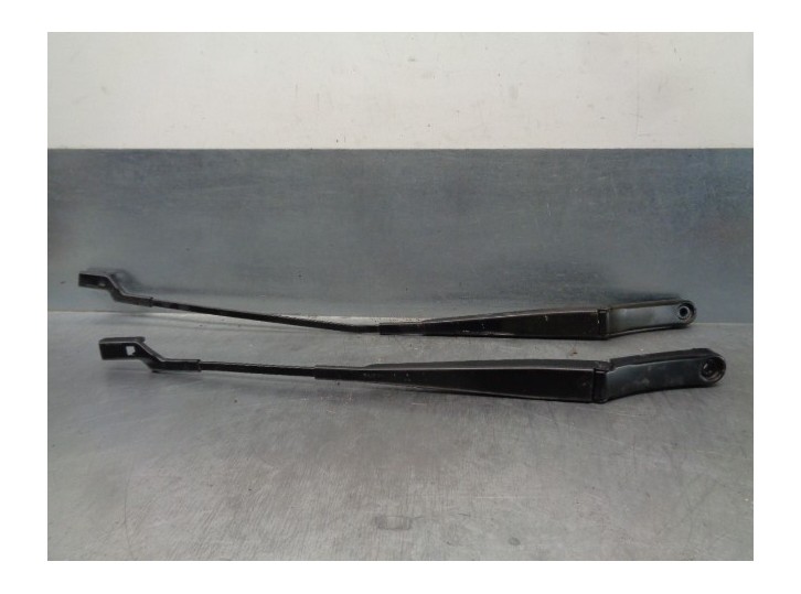 Recambio de brazo limpia delantero derecho para seat mii (kf1) by cosmopolitan referencia OEM IAM 1S1955409B 1S1955410B 