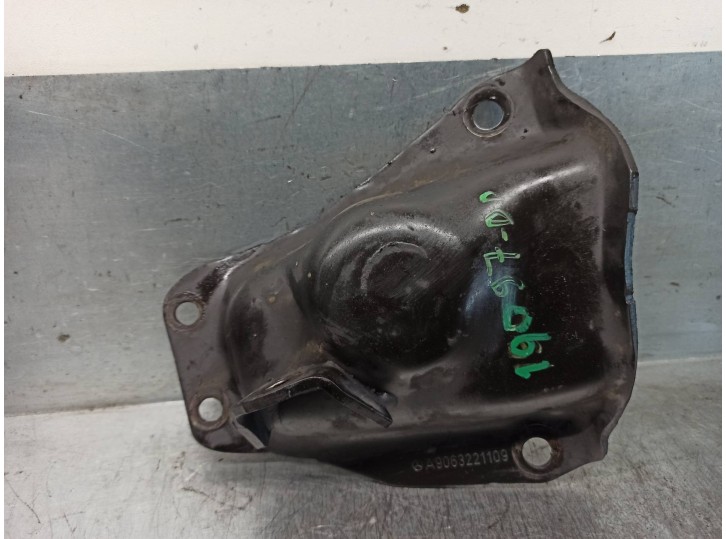 Recambio de soporte brazo suspension delantero derecho para volkswagen crafter 2.0 tdi referencia OEM IAM A9063221109  