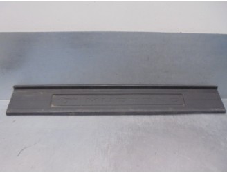 Recambio de molduras delanteras para ford mustang 2.3 ecoboost cat referencia OEM IAM FR3B6313222ADW  