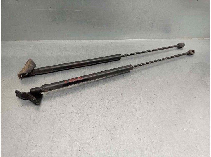 Replacement trunk / tailgate struts for Kia Carens (UN) 2.0 CRDi OEM IAM reference 817801D010 