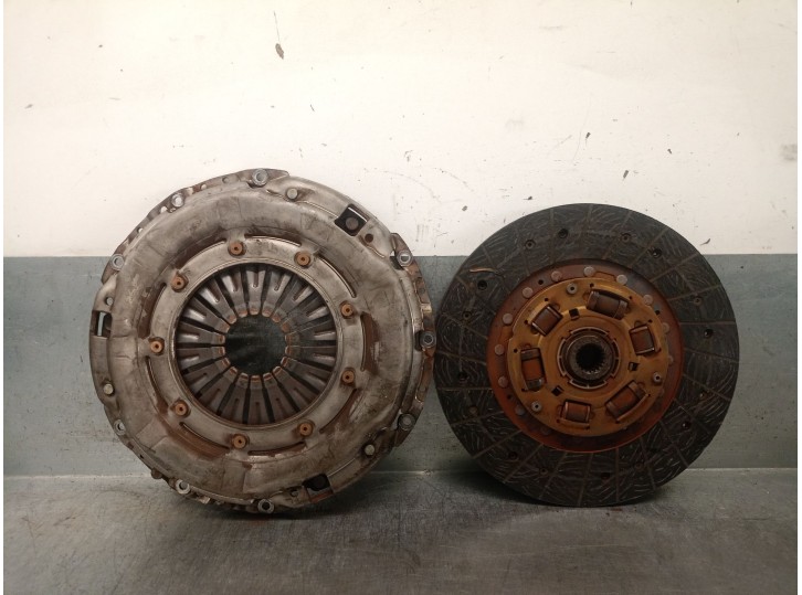 Recambio de kit embrague para kia rio ii (jb) 1.5 crdi referencia OEM IAM 4130023510 4130023510 HDC87 VALEO