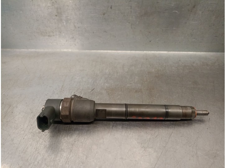Recambio de inyector para kia rio ii (jb) 1.5 crdi referencia OEM IAM 338002A400 0445110256 BOSCH
