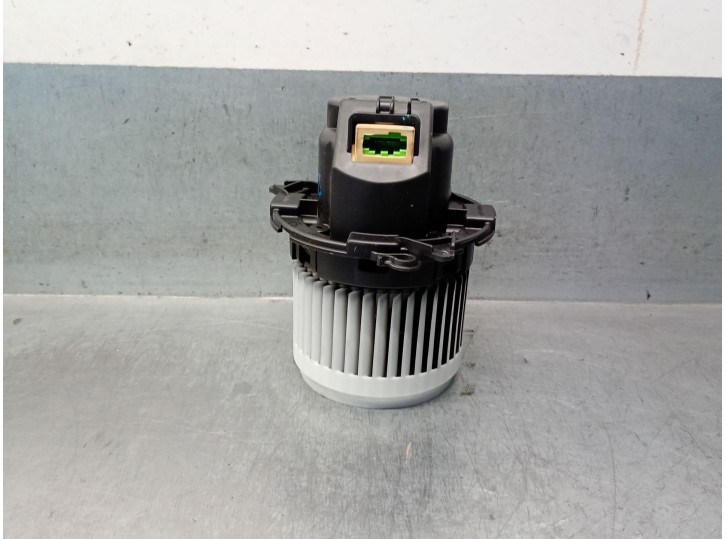 Recambio de motor calefaccion para dacia sandero ii 0.9 tce cat referencia OEM IAM 272108821R 272108821R 