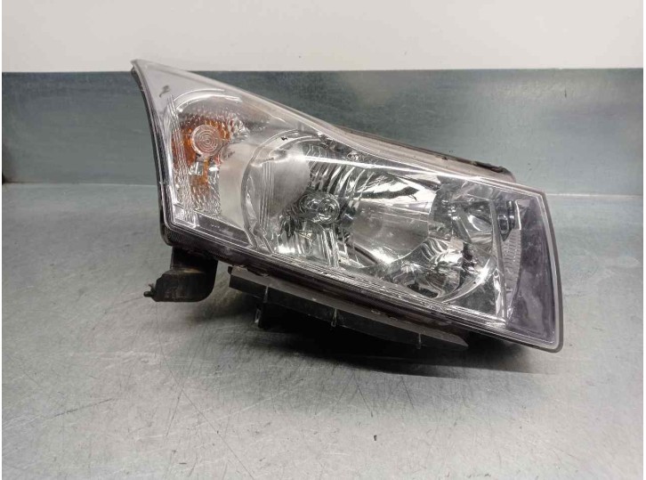 Recambio de faro derecho para chevrolet cruze lt referencia OEM IAM 95929536  4 PUERTAS