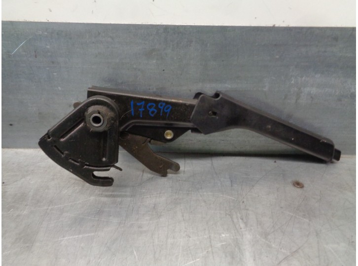 Replacement handbrake lever for Volvo 740 Series saloon/estate 2.3 OEM IAM reference 6819580 
