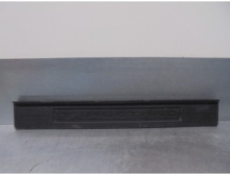 Recambio de molduras delanteras para ford mustang 2.3 ecoboost cat referencia OEM IAM FR3B6313222ADW 