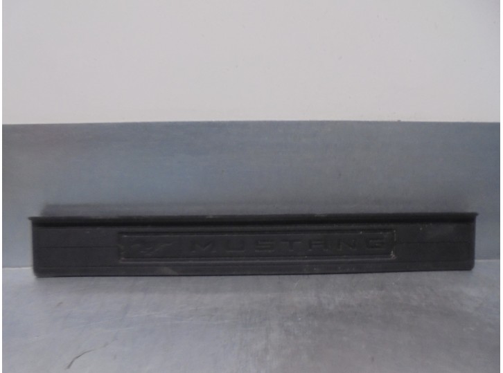 Replacement front moldings for Ford Mustang 2.3 EcoBoost CAT OEM IAM reference FR3B6313222ADW 