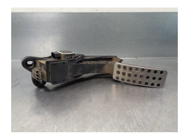 Recambio de potenciometro pedal para mercedes-benz clase r (w251) 3.0 cdi cat referencia OEM IAM A1643000104  