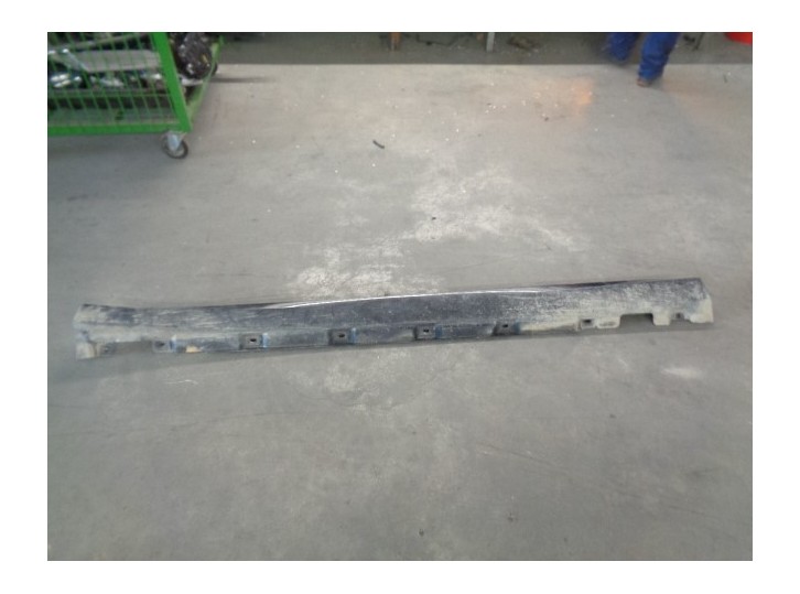 Recambio de spoiler talonera lateral izquierda para mercedes-benz clase r (w251) 3.0 cdi cat referencia OEM IAM A2516980754 