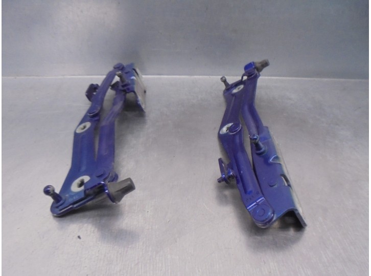 Replacement tailgate hinge for Ford Mustang 2.3 EcoBoost CAT OEM IAM reference FR3B6342700AD FR3D6342701AD 