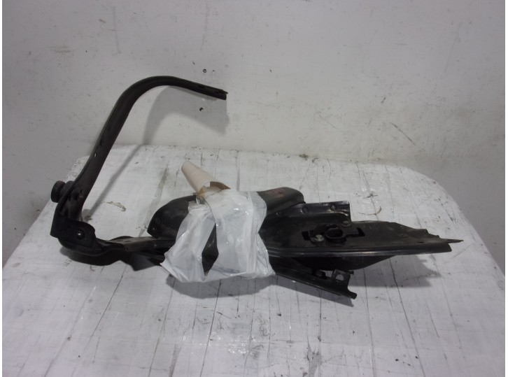 Replacement right headlight bracket for Mercedes-Benz R-Class (W251) 3.0 CDI cat OEM IAM reference A2516200091 SHEET METAL WITH 
