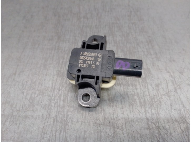 Recambio de sensor impacto para mercedes-benz clase v (w447) referencia OEM IAM A1668210351 56054084AA 