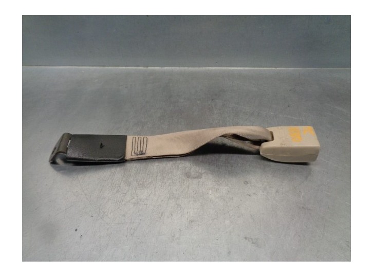 Recambio de enganche cinturon para lexus rx300 (mcu15) luxury referencia OEM IAM 7338048020A0  TRA CENT.