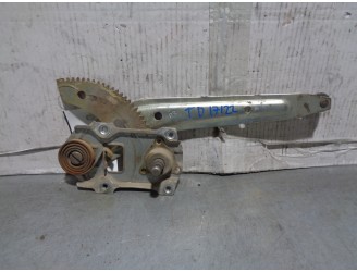 Recambio de elevalunas trasero derecho para mitsubishi pajero t.d. 2.5 referencia OEM IAM MB320022 MANUAL 5 PUERTAS