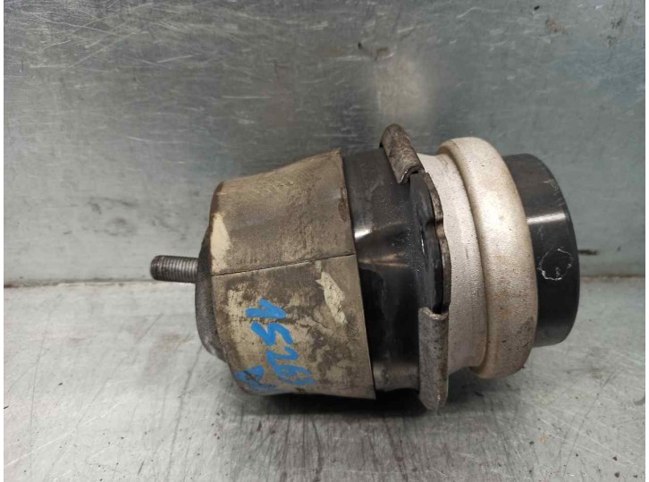 Recambio de soporte motor derecho para audi q7 (4l) 3.0 tdi referencia OEM IAM 7L8199131A 