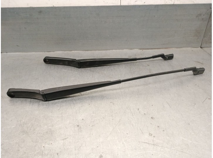 Recambio de brazo limpia delantero derecho para skoda scala (nw1) 1.0 tsi referencia OEM IAM 657955410 657955410 