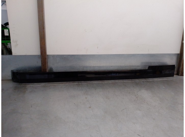 Recambio de moldura para mercedes-benz clase v (w447) referencia OEM IAM A4476900370 DE CORREDERA 5 PUERTAS