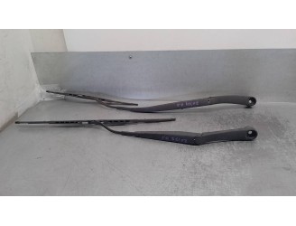 Recambio de brazo limpia delantero derecho para hyundai i10 1.2 cat referencia OEM IAM 983200X000  