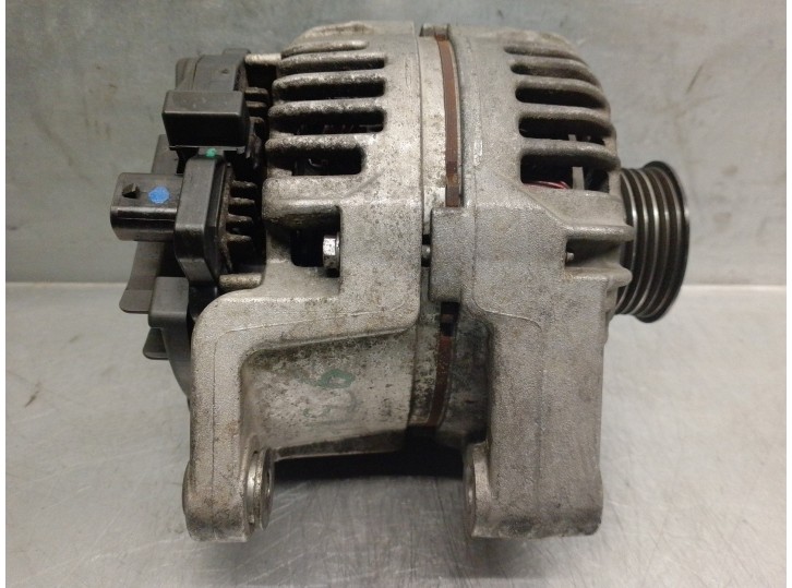 Replacement alternator for Opel Corsa D 1.4 16V OEM IAM reference 13222930 0124325171 BOSCH