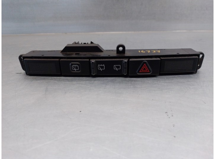 Replacement hazard warning switch for Chrysler Grand Voyager (RG) 2.5 OEM IAM reference 04685925AA 