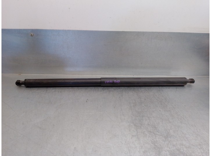 Recambio de amortiguadores maletero / porton para mercedes-benz clase v (w447) referencia OEM IAM A4479800064 