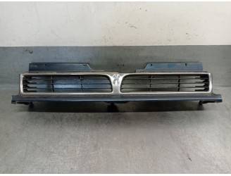 Recambio de rejilla delantera para hyundai santamo 2.0 16v referencia OEM IAM 86350M2000 86350M2010 