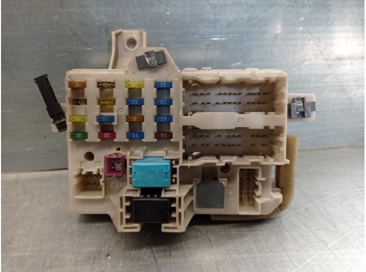 Replacement relay / fuse box for Mazda 6 sedan (GG) 2.0 diesel cat OEM IAM reference GJ6A66730B 