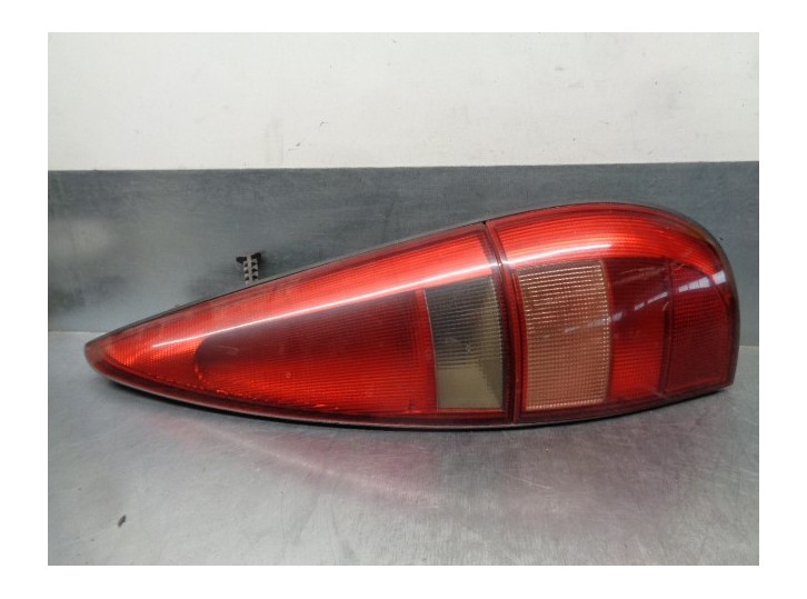 Recambio de piloto trasero derecho para renault laguna grandtour (k56) referencia OEM IAM 7700429517  