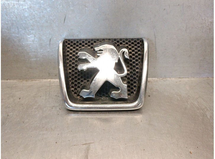 Recambio de anagrama para peugeot 307 (s1) referencia OEM IAM 9634014777 7810G8 