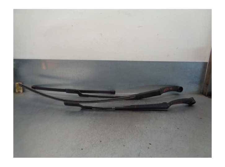 Recambio de brazo limpia delantero derecho para hyundai ix 55 style referencia OEM IAM 983113J000 