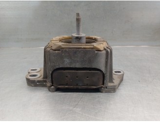 Replacement right engine mount for Citroën C5 saloon 2.0 HDi FAP OEM IAM reference 9670282280 
