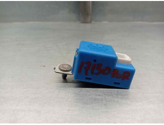 Replacement relay for Hyundai ix55 Style OEM IAM reference 957104D010 